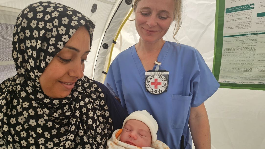 Nurse and baby Rafah 1084 x 610
