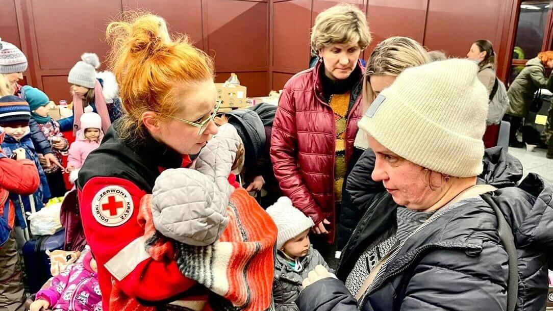 polish-red-cross-staff-and-volunteers